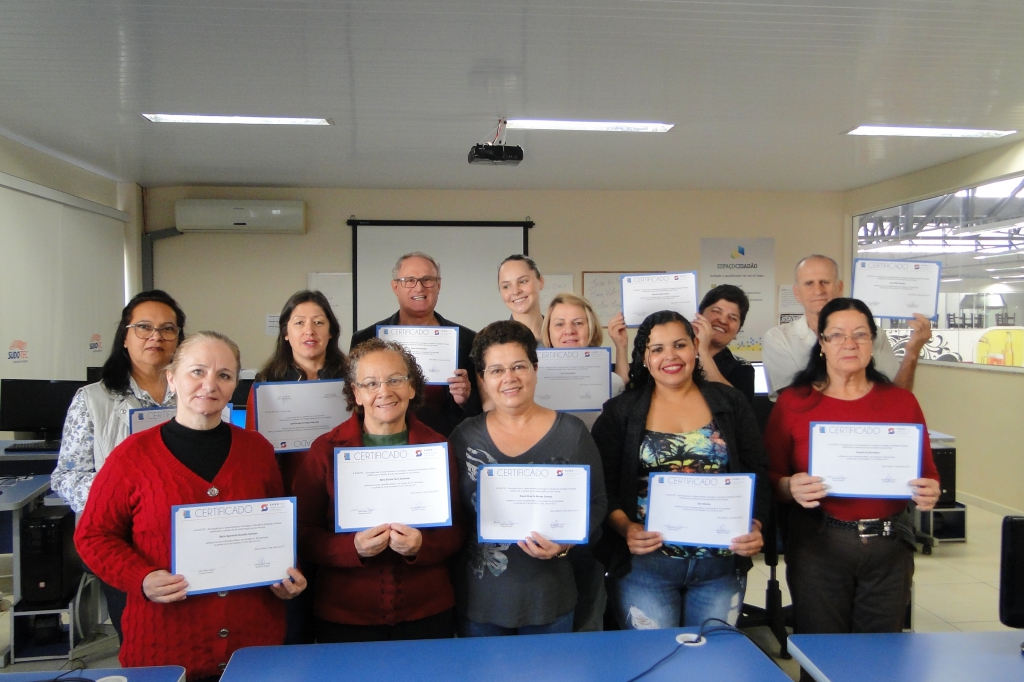 1º turma de Informática para Adultos 2017 concluem curso 