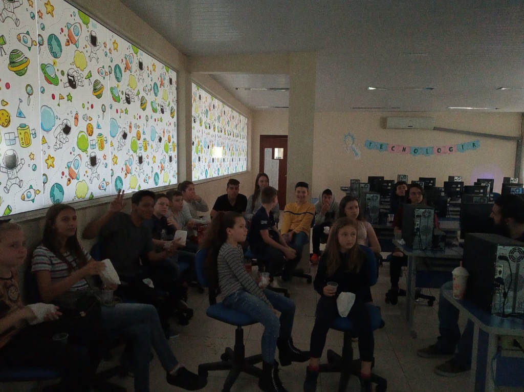 TURMAS DE INFORMATICA AVANÇADA TEM AULA DIVERTIDA