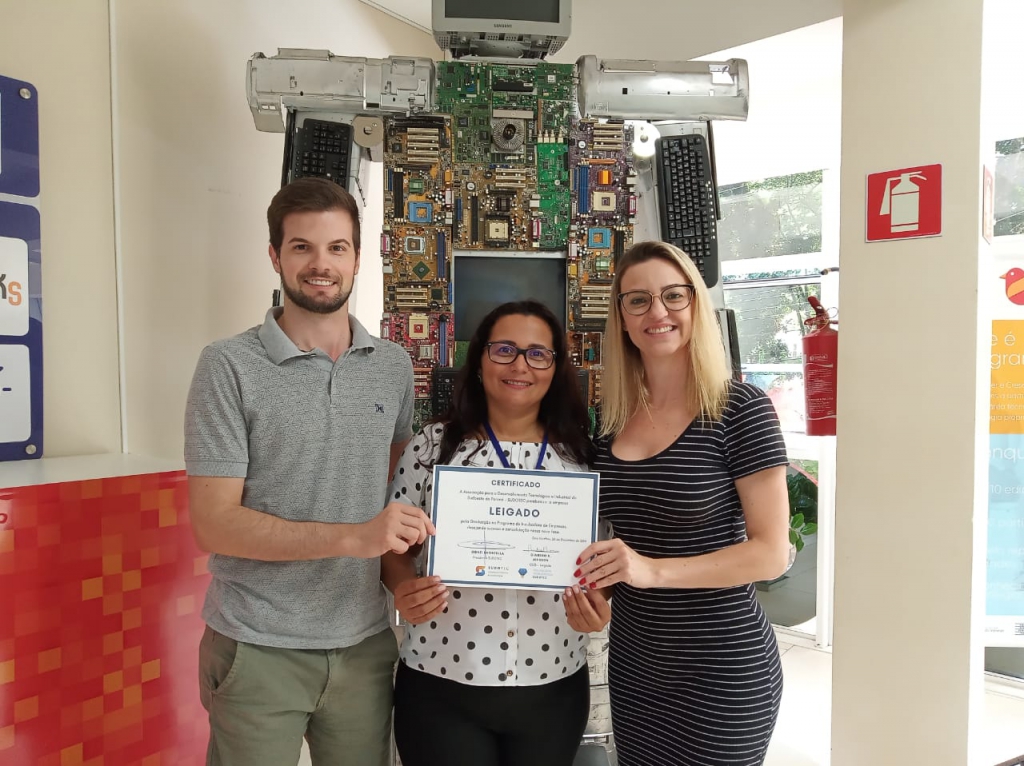 DUAS EMPRESAS INCUBADAS NA SUDOTEC RECEBEM CERTIFICADO DE GRADUAÇÃO