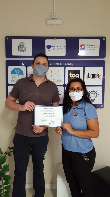  LEAD FINDER E CRONOS EMPRESAS INCUBADAS NA SUDOTEC RECEBEM O CERTIFICADO DE GRADUAÇÃO