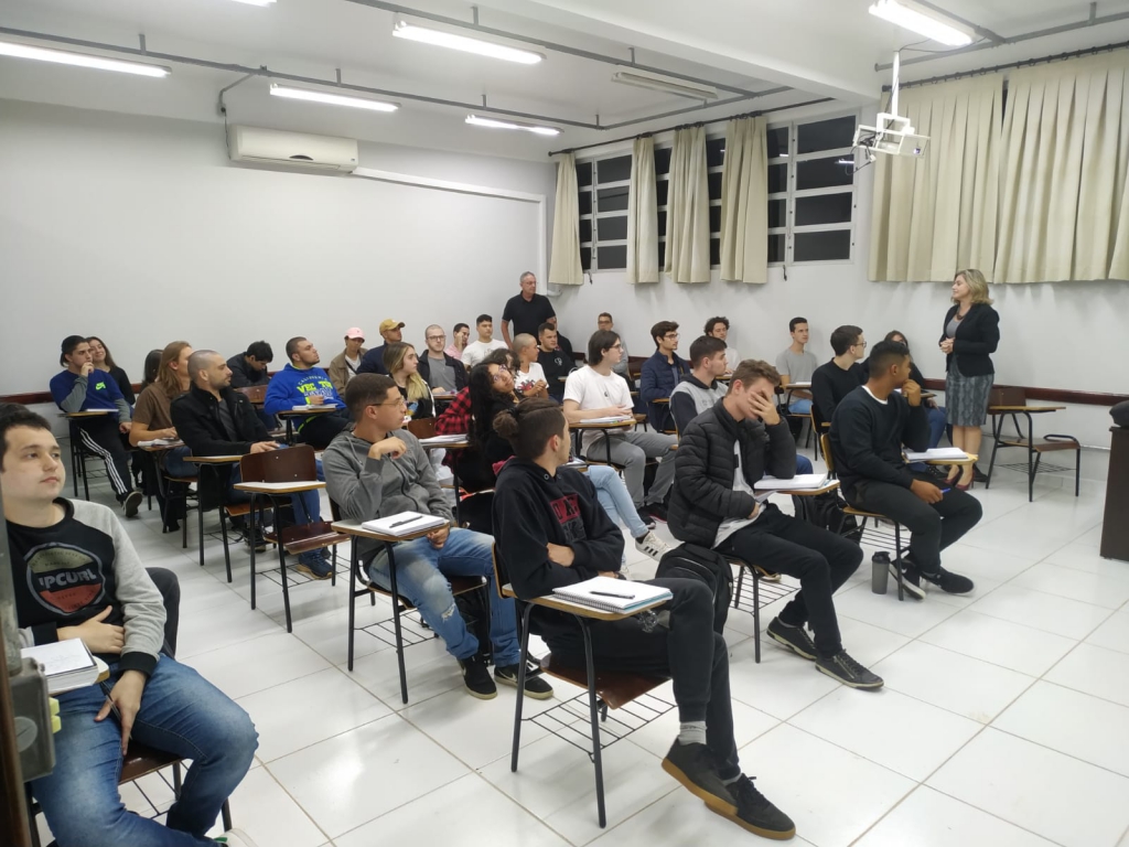 COORDENARADORA DA SUDOTEC VISITA TURMAS DE ENGENHARIA DE SOFTWARE NA UTFPR -DOIS VIZINHOS