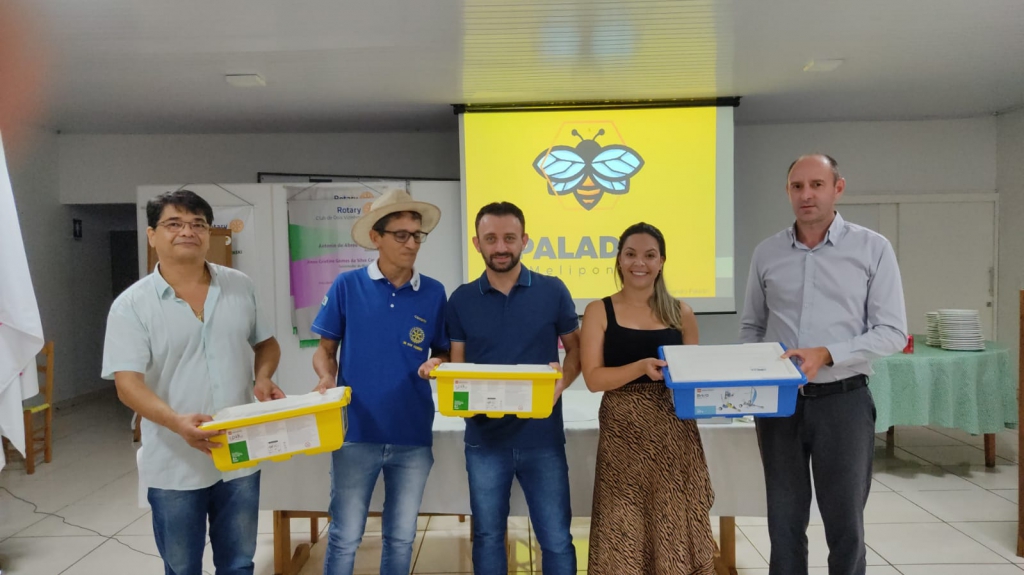 Entrega Simbólica Kit para o curso Robótica