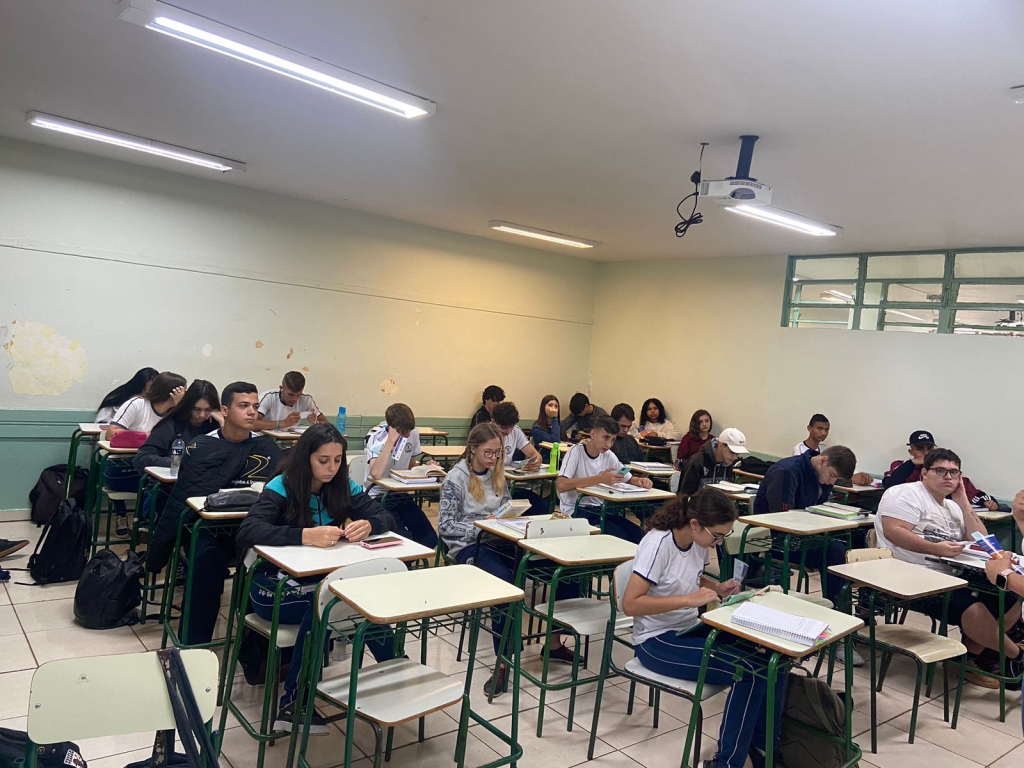 Visitas nos colégios divulgar o Aprender e Crescer