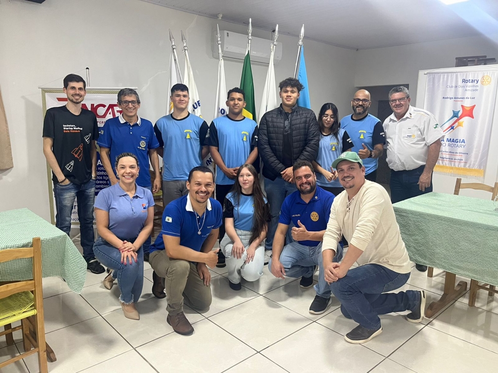Reunião do Rotary Club Dois Vizinhos intuito de agradecer o incentivo e o patrocino do subsidio para que esses alunos participassem do StartupWeekend