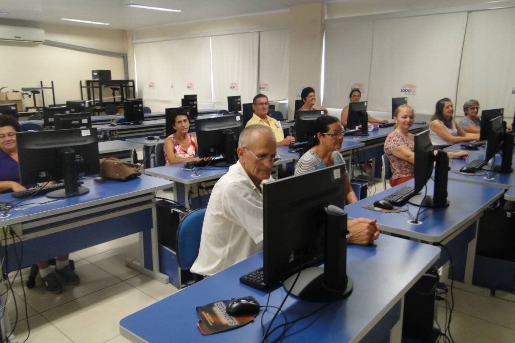 Cursos de informática inciaram nessa segunda 20