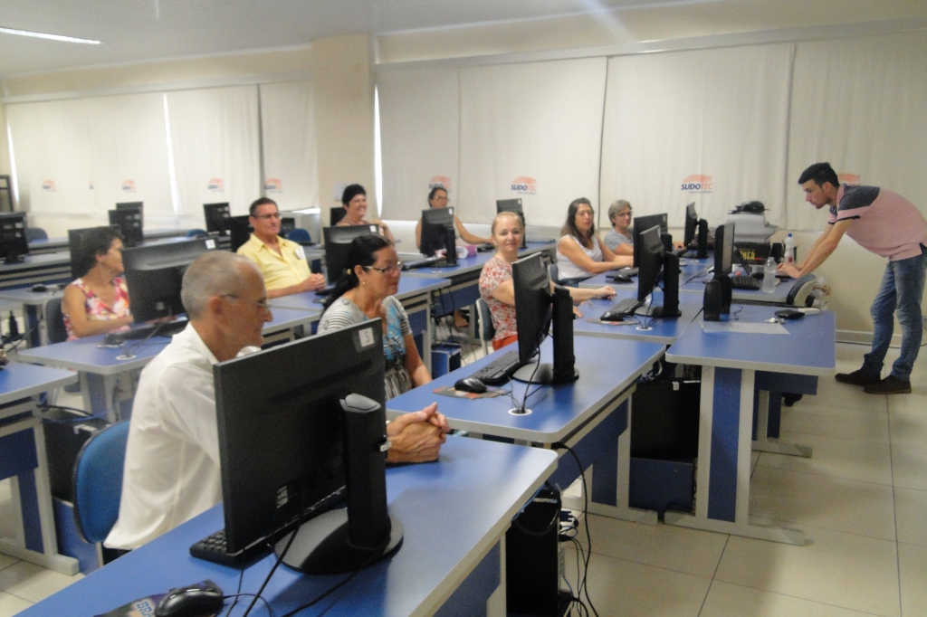 Cursos de informática inciaram nessa segunda 20