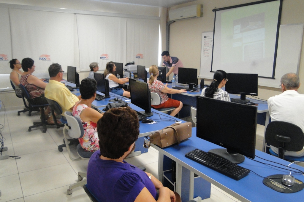 Cursos de informática inciaram nessa segunda 20