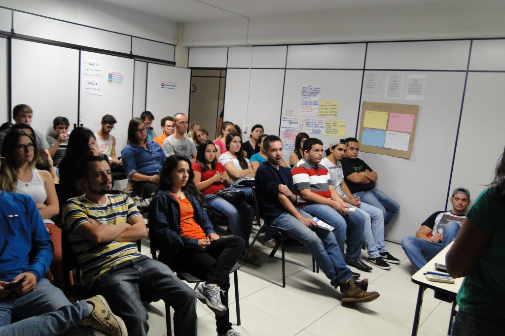 Acadêmicos da UTFPR visitam a Sudotec