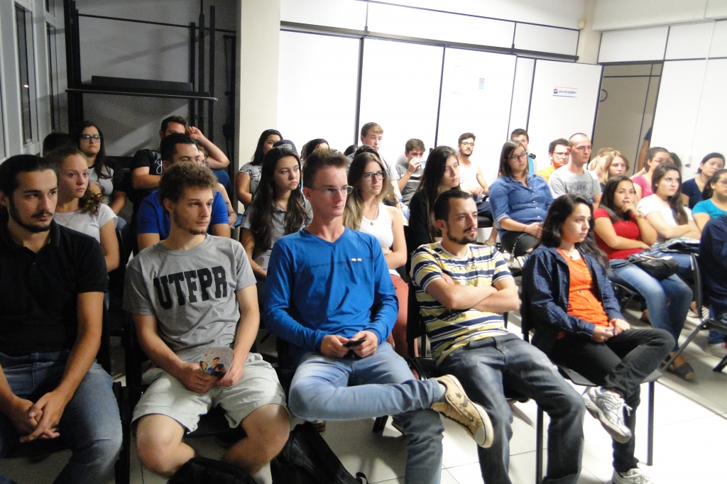 Acadêmicos da UTFPR visitam a Sudotec