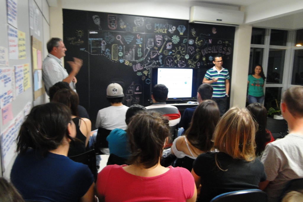 Acadêmicos da UTFPR visitam a Sudotec