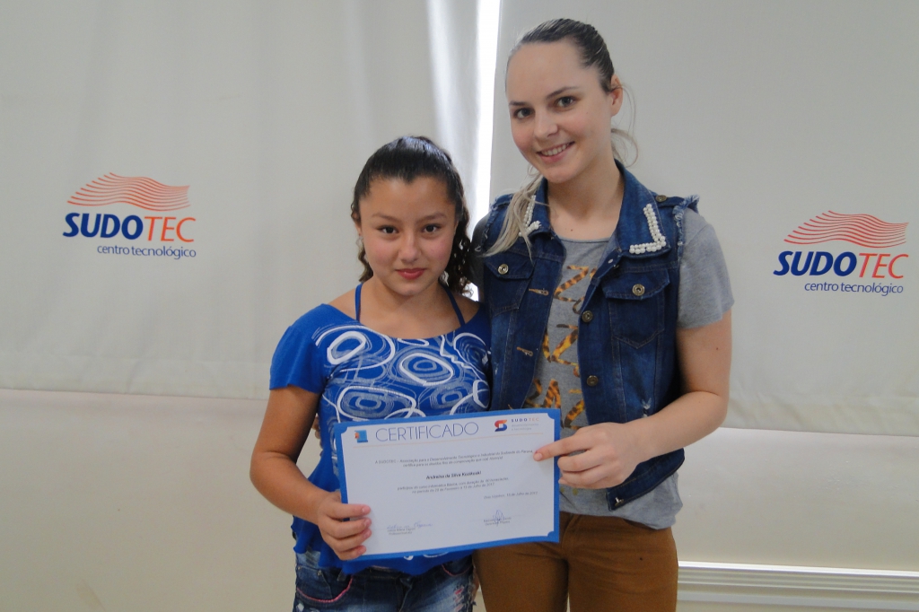 Alunos da Informática Básica recebem certificados
