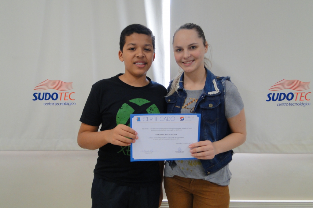 Alunos da Informática Básica recebem certificados