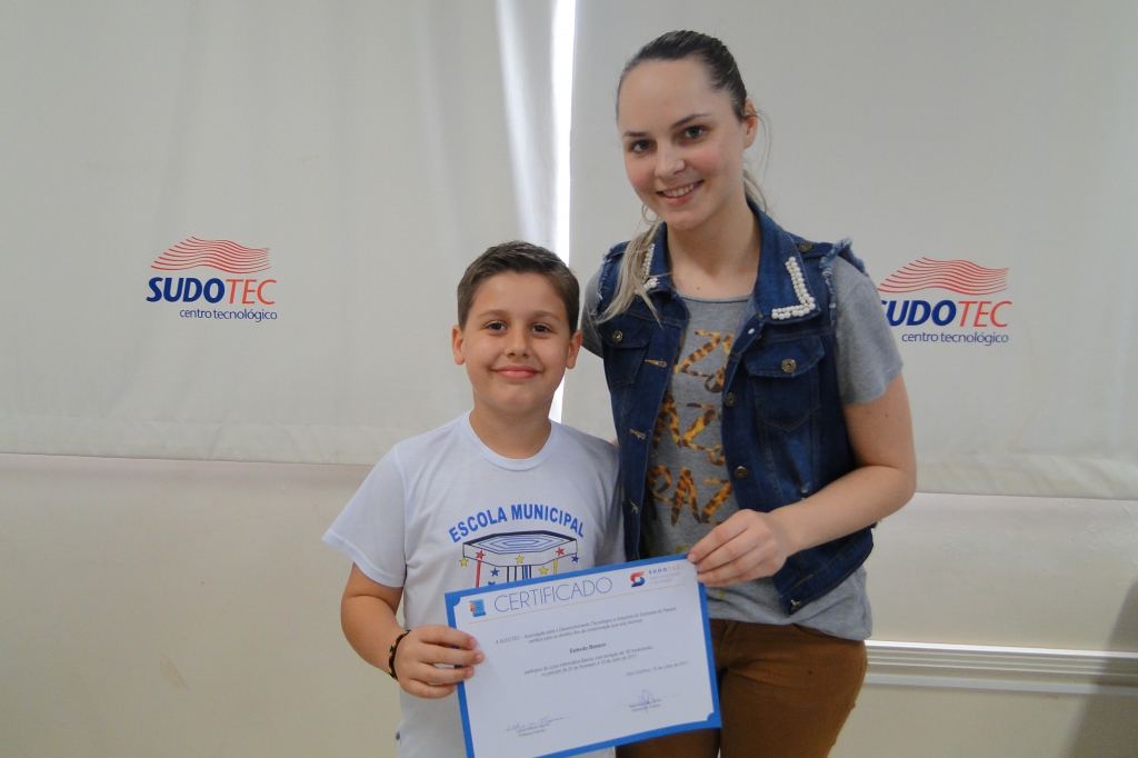 Alunos da Informática Básica recebem certificados