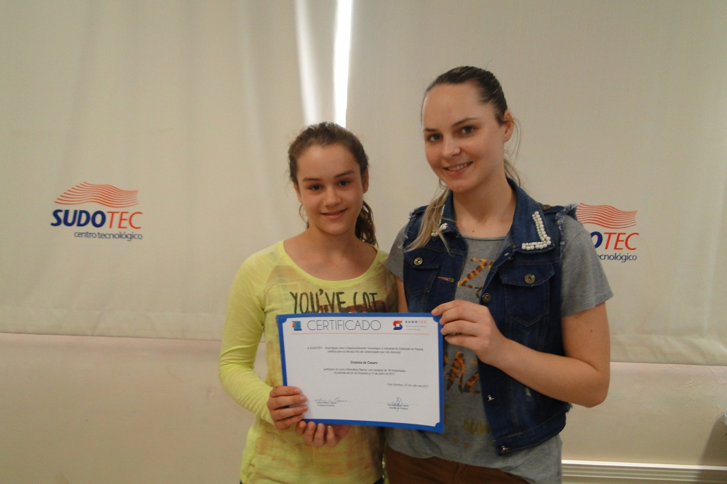 Alunos da Informática Básica recebem certificados