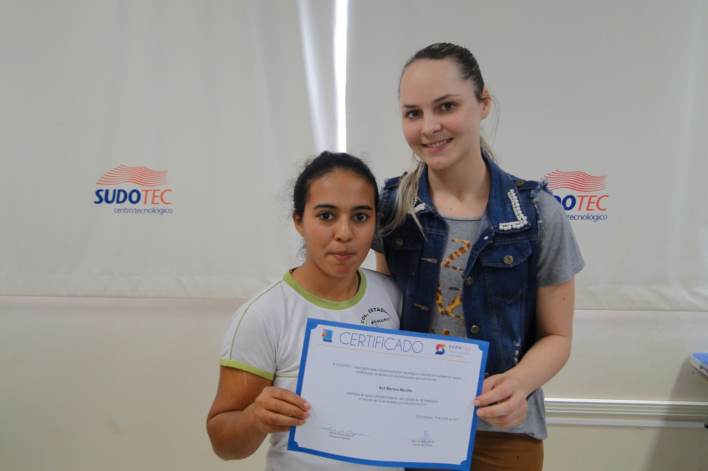 Alunos da Informática Básica recebem certificados