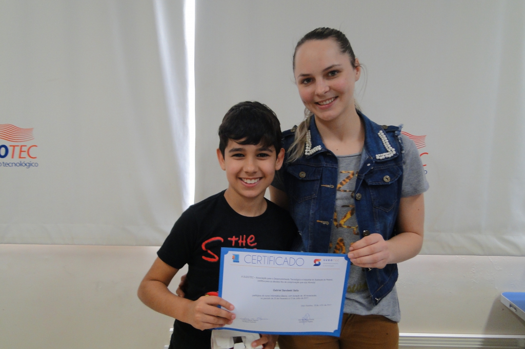 Alunos da Informática Básica recebem certificados