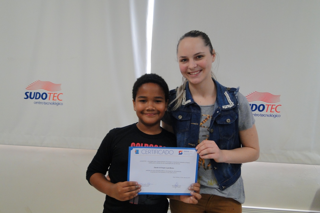 Alunos da Informática Básica recebem certificados
