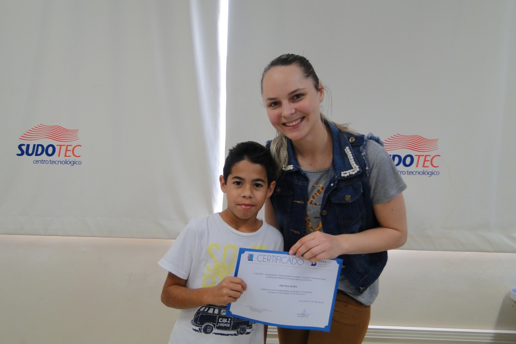 Alunos da Informática Básica recebem certificados