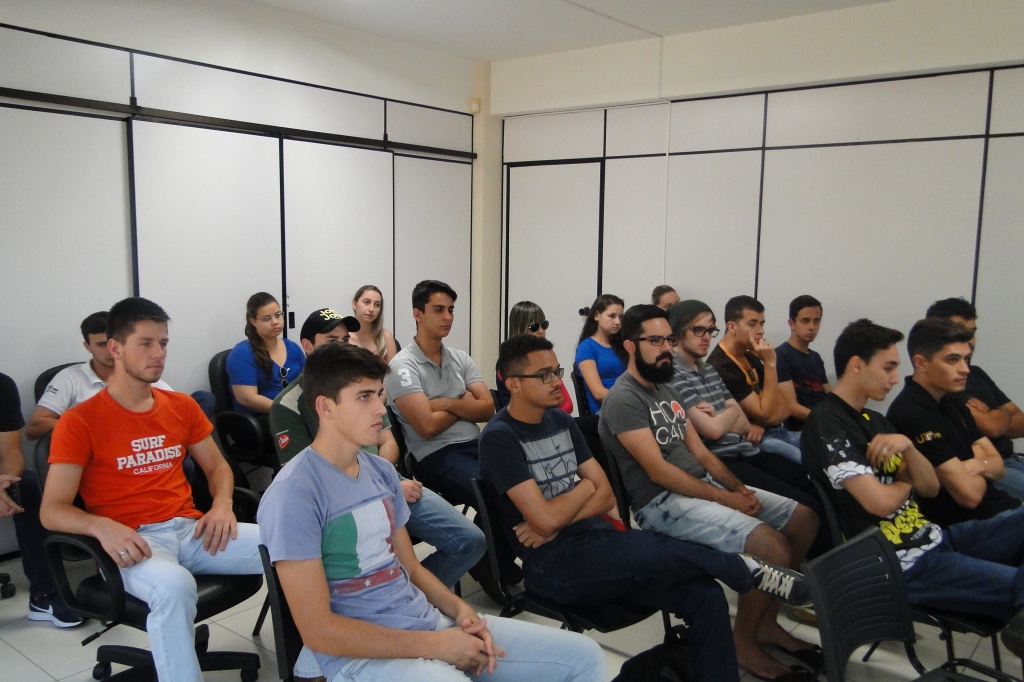 Alunos da UTFPR visitam a Sudotec