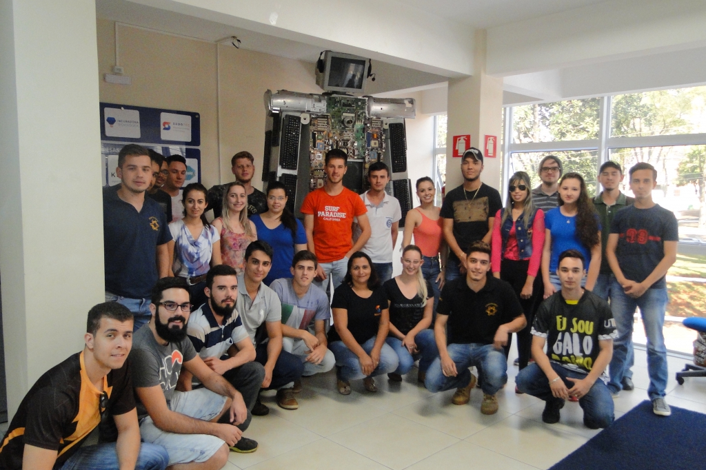 Alunos da UTFPR visitam a Sudotec
