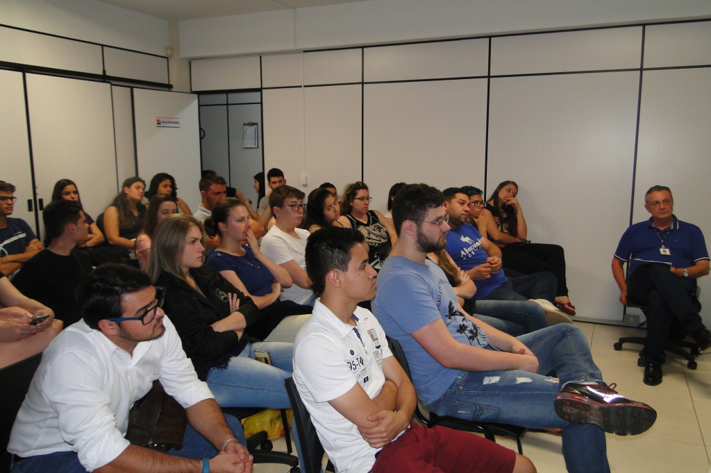 Alunos da UTFPR visitam a Sudotec