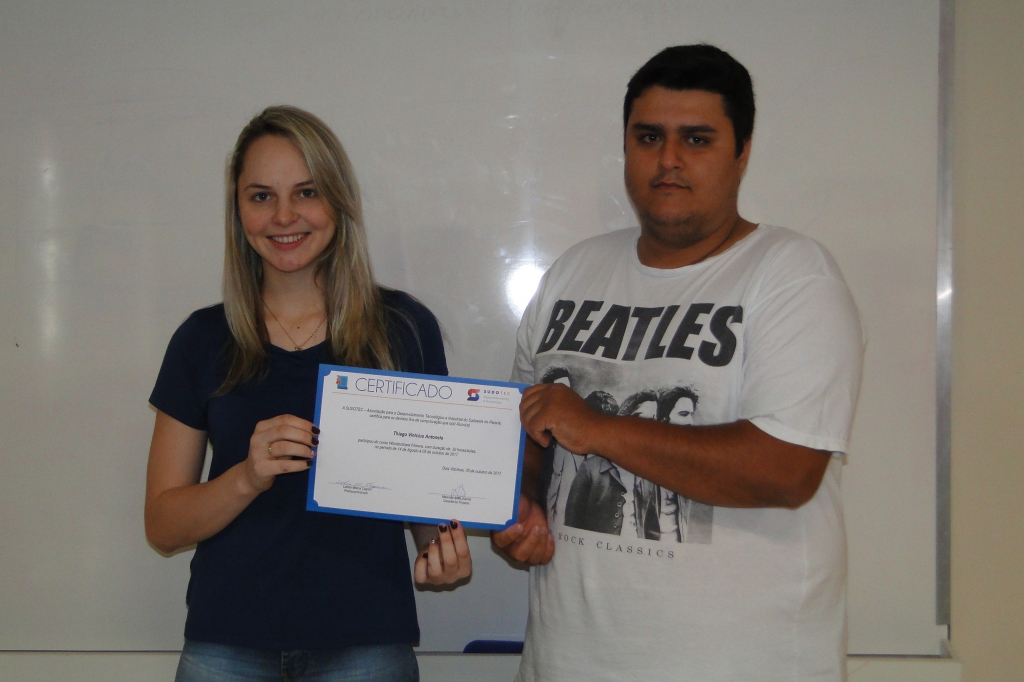 Alunos recebem certificados