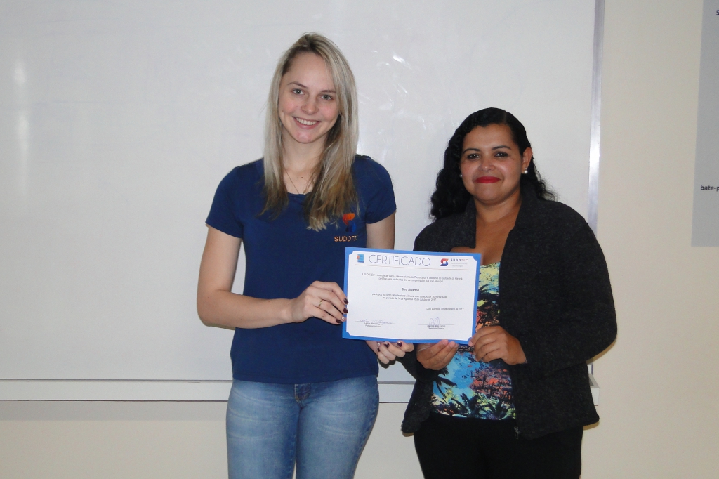 Alunos recebem certificados