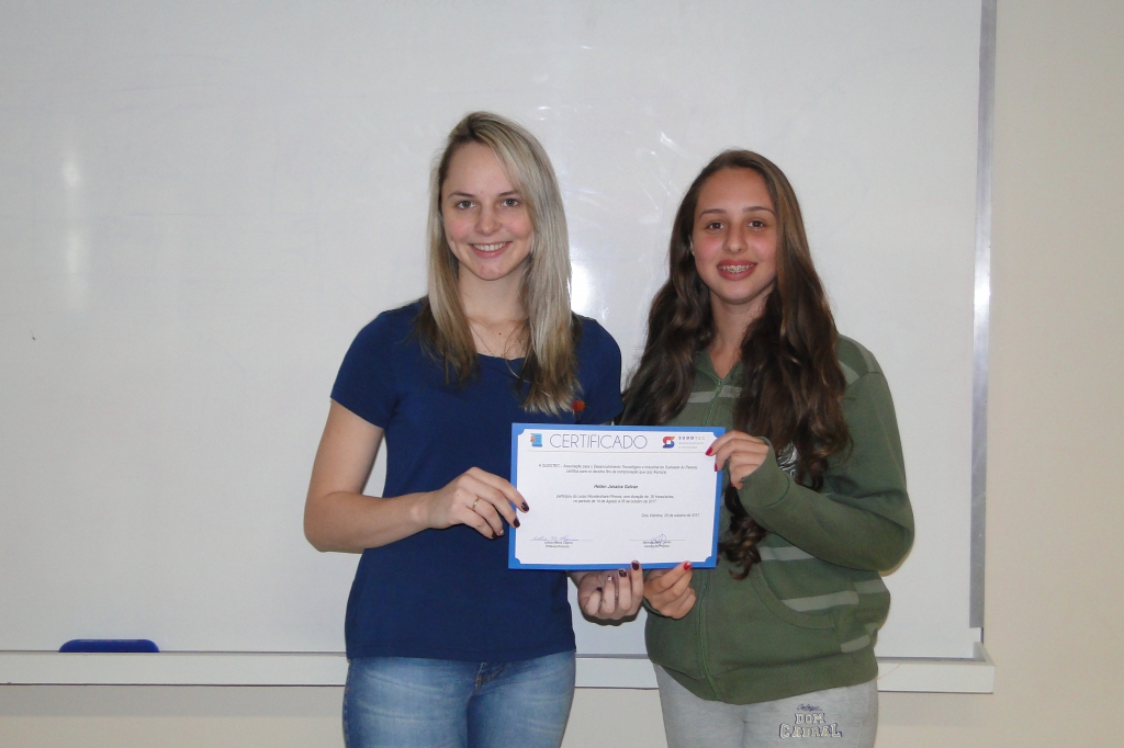 Alunos recebem certificados