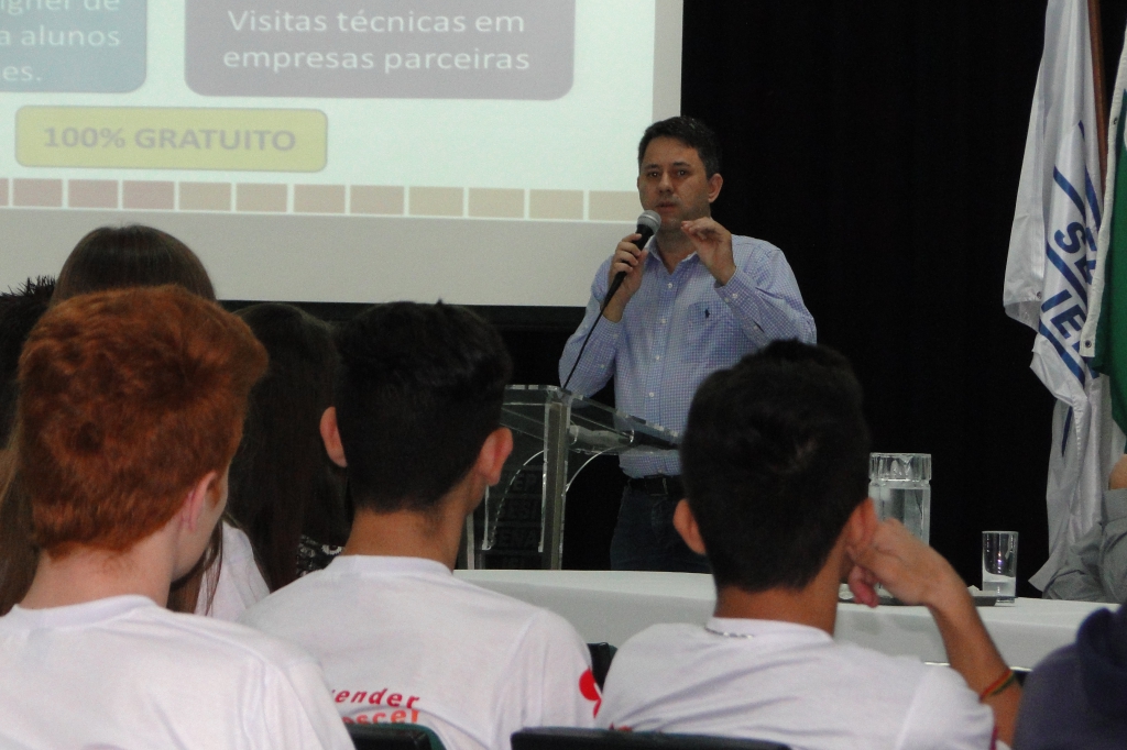 Aula Magna Aprender e Crescer.