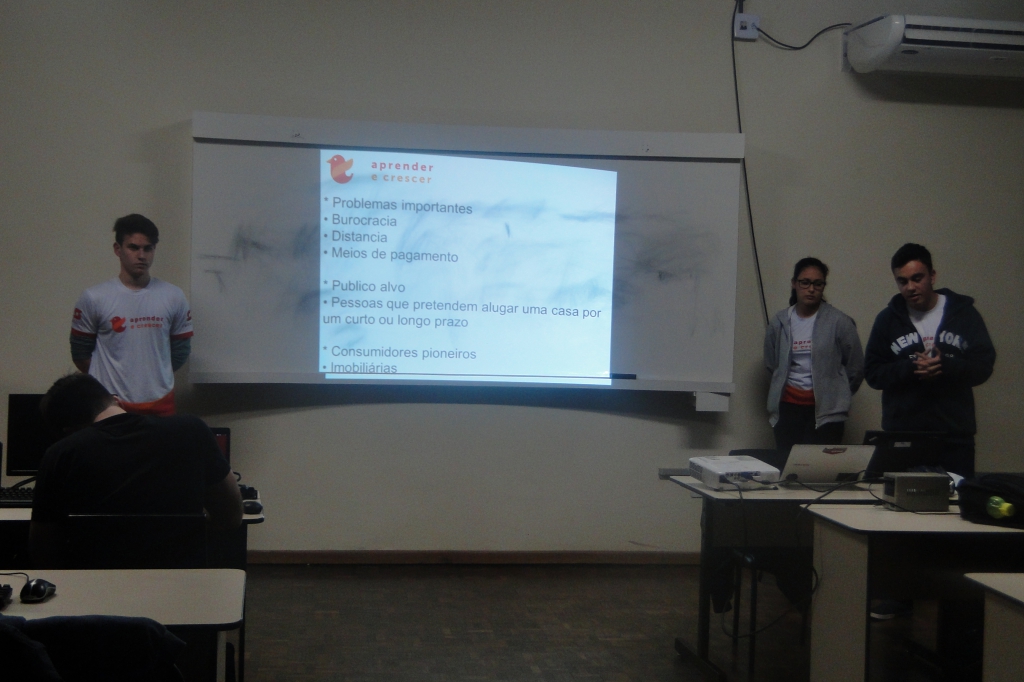 Alunos do Aprender e Crescer apresentam Pré-Banca