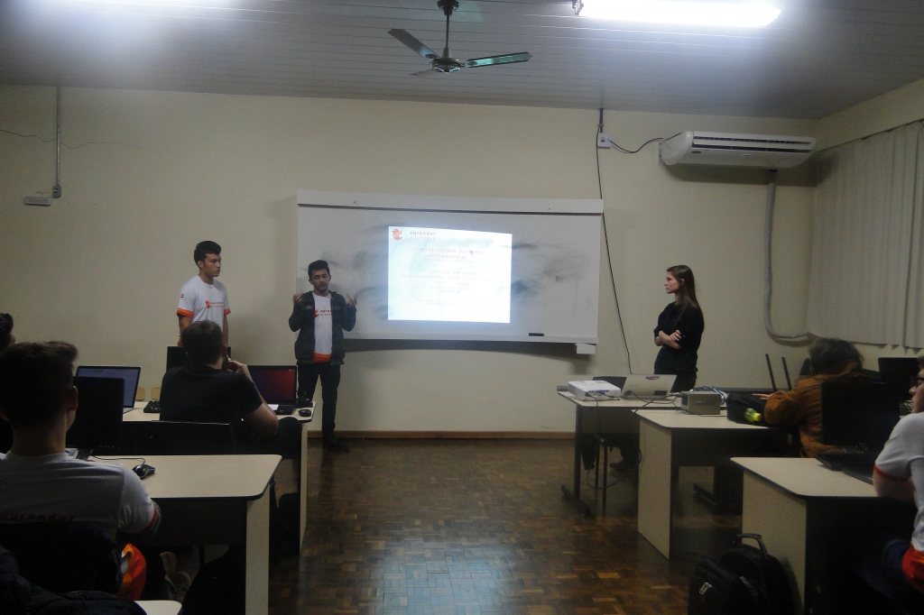 Alunos do Aprender e Crescer apresentam Pré-Banca