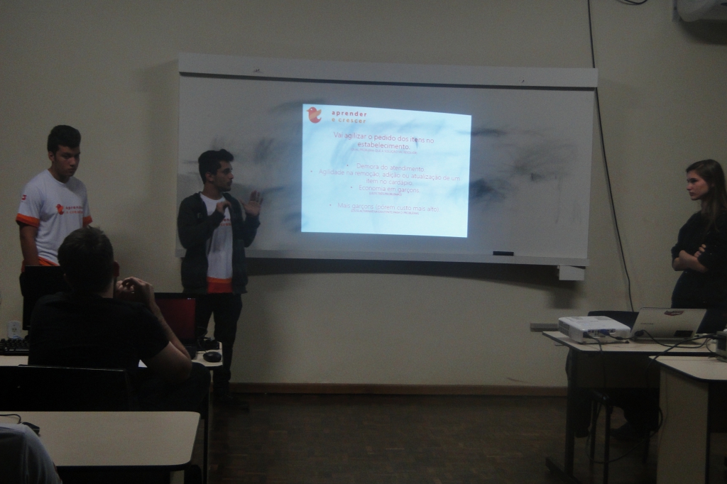 Alunos do Aprender e Crescer apresentam Pré-Banca