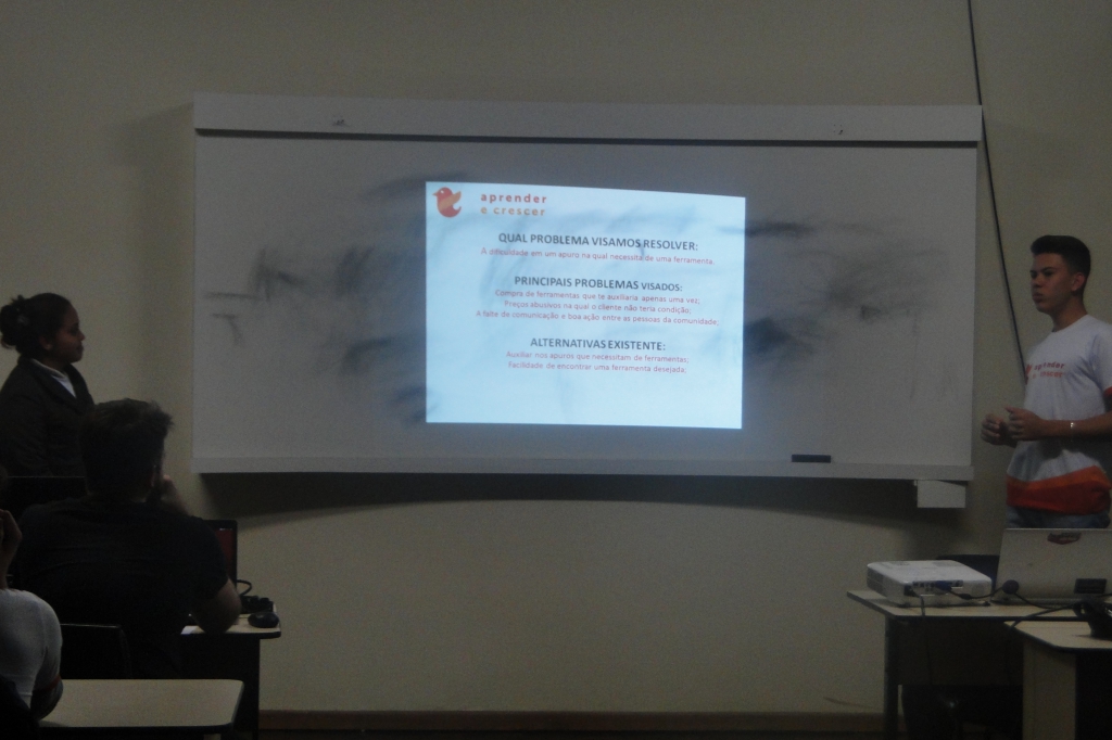 Alunos do Aprender e Crescer apresentam Pré-Banca