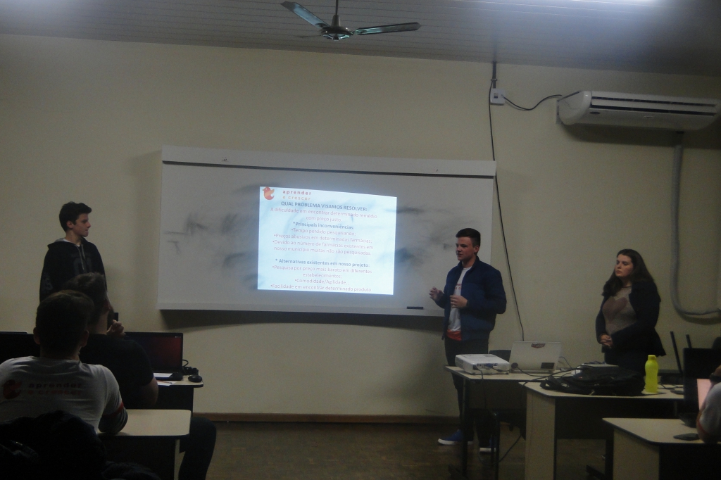 Alunos do Aprender e Crescer apresentam Pré-Banca