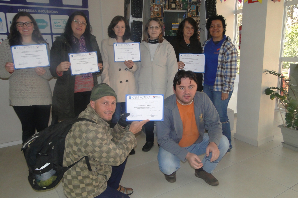 Encerramento e certificação dos cursos de informatica básica, avançada e computação gráfica 
