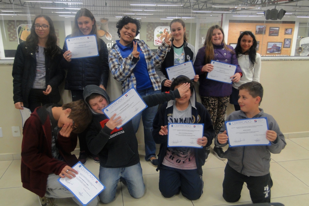 Encerramento e certificação dos cursos de informatica básica, avançada e computação gráfica 