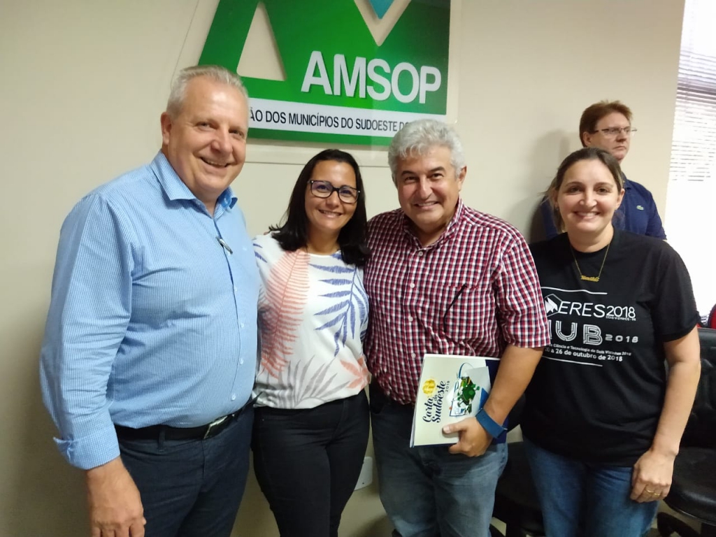 COMITIVA DE DOIS VIZINHOS RECEPCIONA O ASTRONAUTA E NOVO MINISTRO MARCOS PONTES EM FRANCISCO BELTRÃO