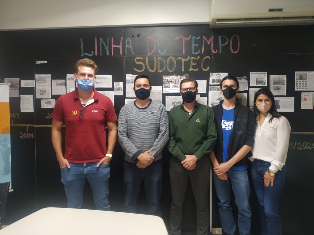 ALUNOS DO APRENDER & CRESCER APRESENTAM BANCA DE PROJETOS