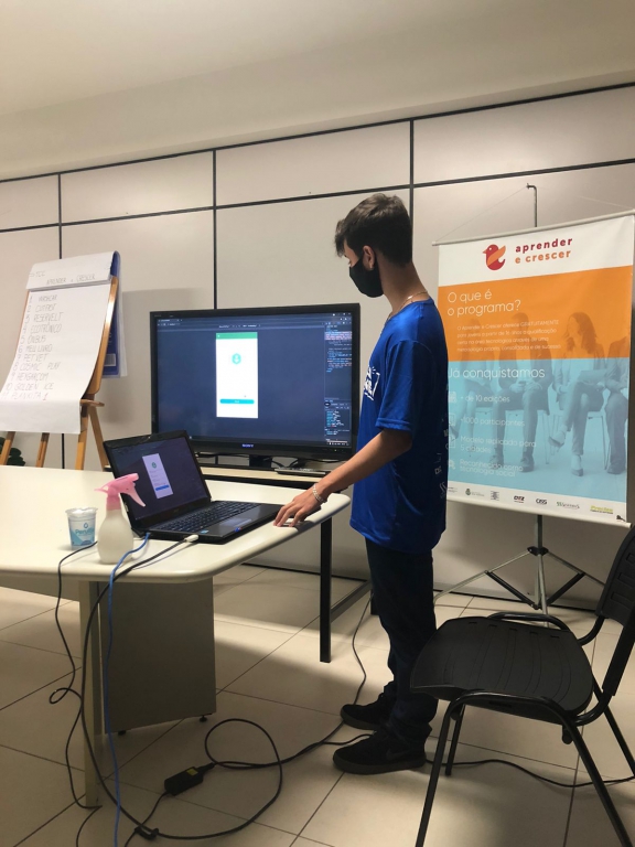 ALUNOS DO APRENDER & CRESCER APRESENTAM BANCA DE PROJETOS