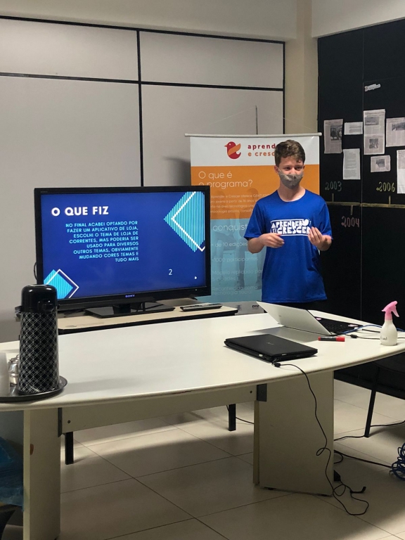 ALUNOS DO APRENDER & CRESCER APRESENTAM BANCA DE PROJETOS