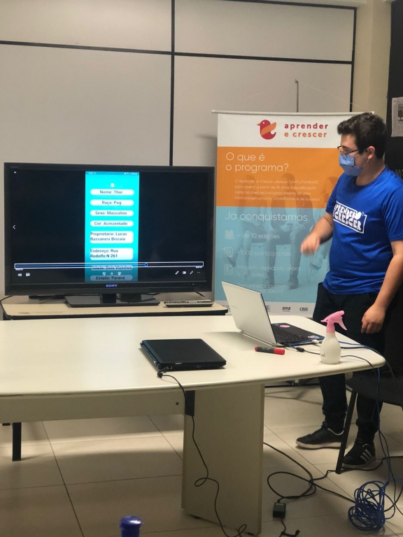 ALUNOS DO APRENDER & CRESCER APRESENTAM BANCA DE PROJETOS