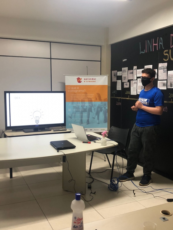 ALUNOS DO APRENDER & CRESCER APRESENTAM BANCA DE PROJETOS