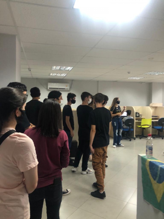 ALUNOS DA QUALIFICAÇÃO EM PROGRAMAÇÃO "APRENDER E CRESCER" VISITAM A EMPRESA PRECISA