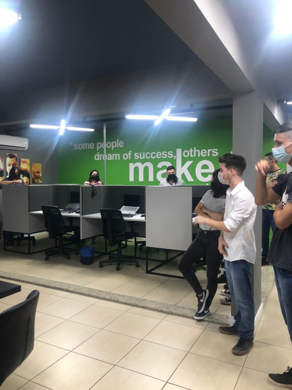 ALUNOS DO APRENDER E CRESCER VISITAM A EMPRESA CODIZE EM DOIS VIZINHOS