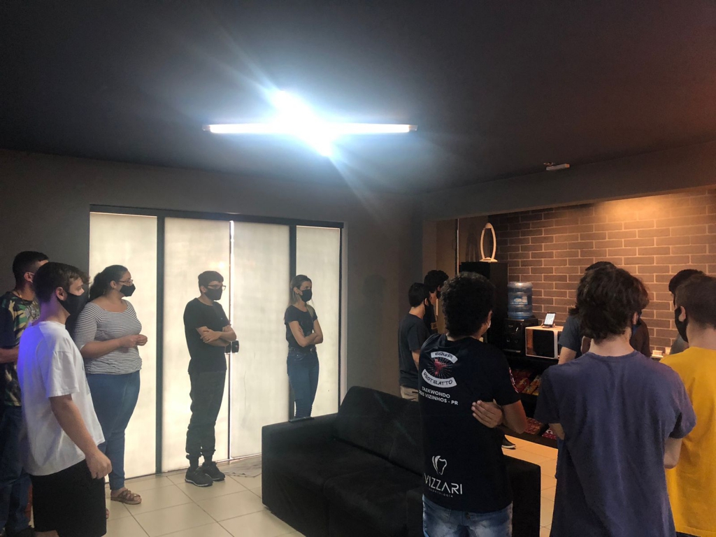 ALUNOS DO APRENDER E CRESCER VISITAM A EMPRESA CODIZE EM DOIS VIZINHOS