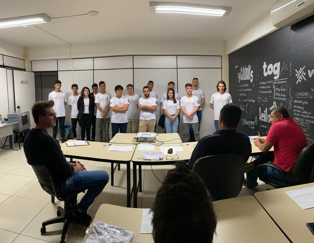 ALUNOS DO PROJETO APRENDER E CRESCER 2022 APRESENTAM TRABALHOS DE CONCLUSÃO DE CURSO