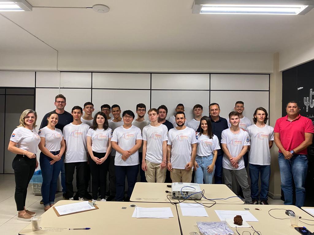 ALUNOS DO PROJETO APRENDER E CRESCER 2022 APRESENTAM TRABALHOS DE CONCLUSÃO DE CURSO