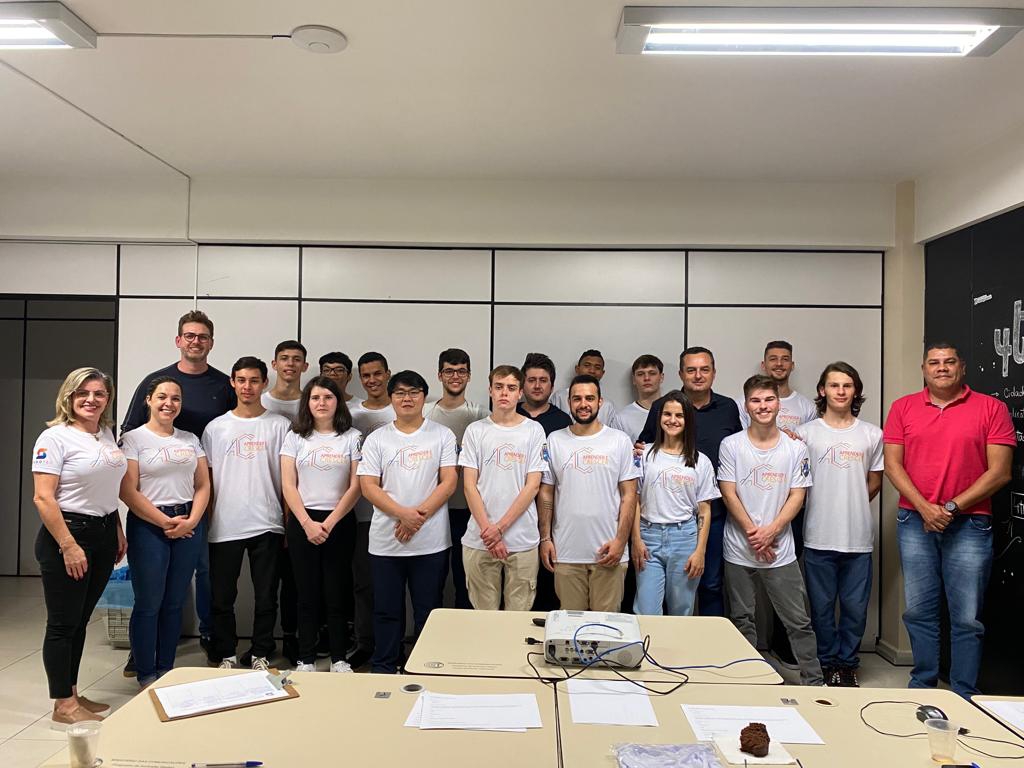 ALUNOS DO PROJETO APRENDER E CRESCER 2022 APRESENTAM TRABALHOS DE CONCLUSÃO DE CURSO