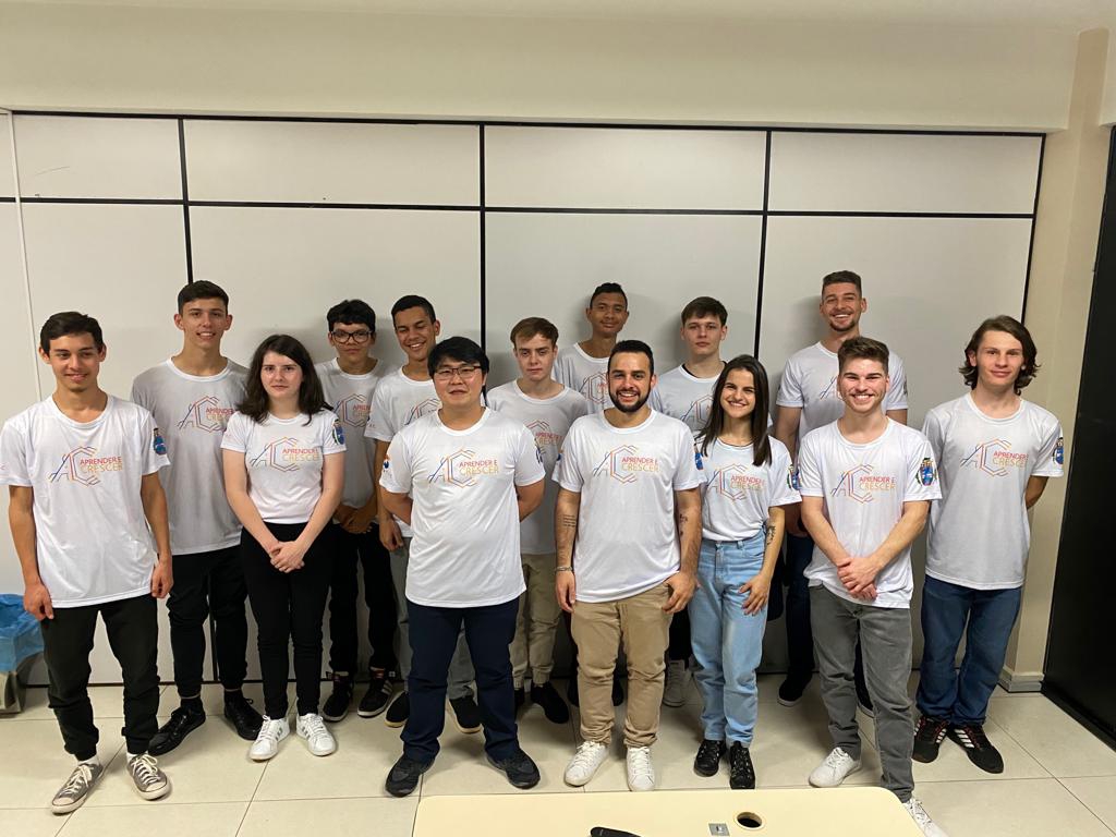 ALUNOS DO PROJETO APRENDER E CRESCER 2022 APRESENTAM TRABALHOS DE CONCLUSÃO DE CURSO