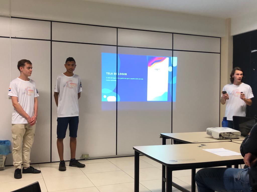 ALUNOS DO PROJETO APRENDER E CRESCER 2022 APRESENTAM TRABALHOS DE CONCLUSÃO DE CURSO